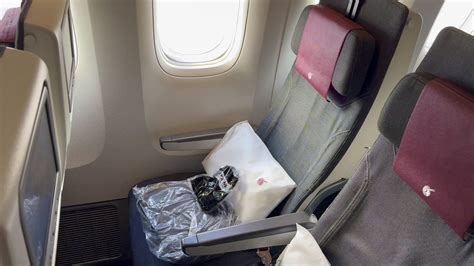 qatar airways 777 flight status